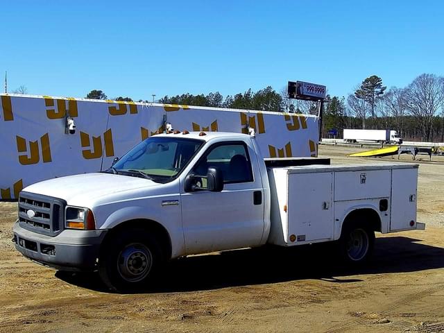 Image of Ford F-350 equipment image 1
