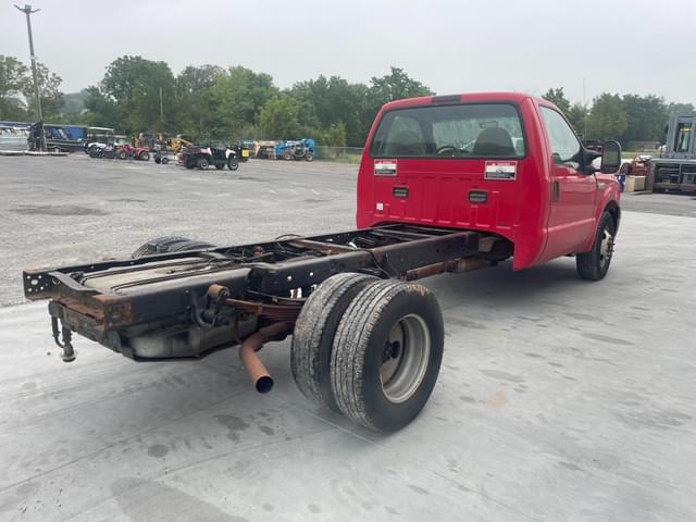 Image of Ford F-350 equipment image 2