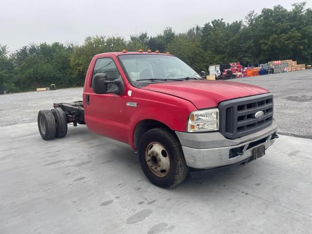 Image of Ford F-350 equipment image 1