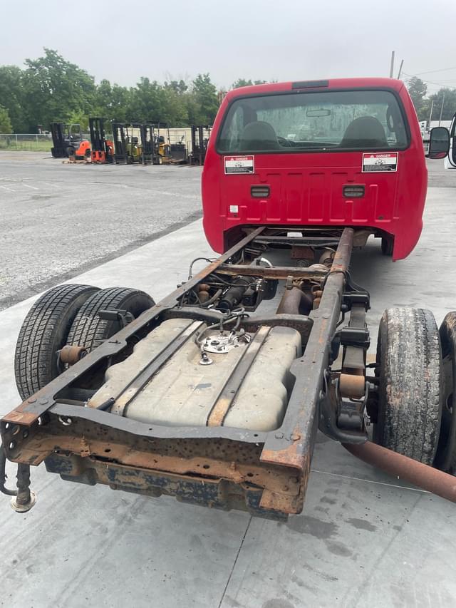 Image of Ford F-350 equipment image 4
