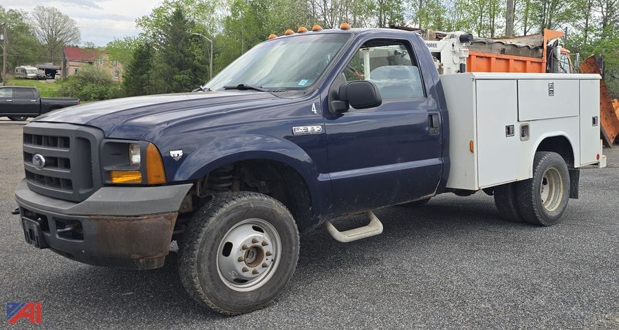 2005 Ford F-350 Equipment Image0