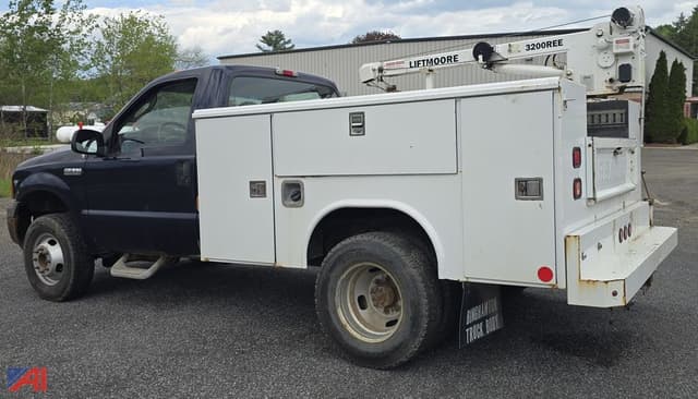 Image of Ford F-350 equipment image 3