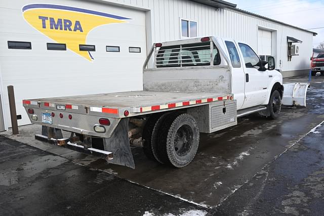 Image of Ford F-350 equipment image 2