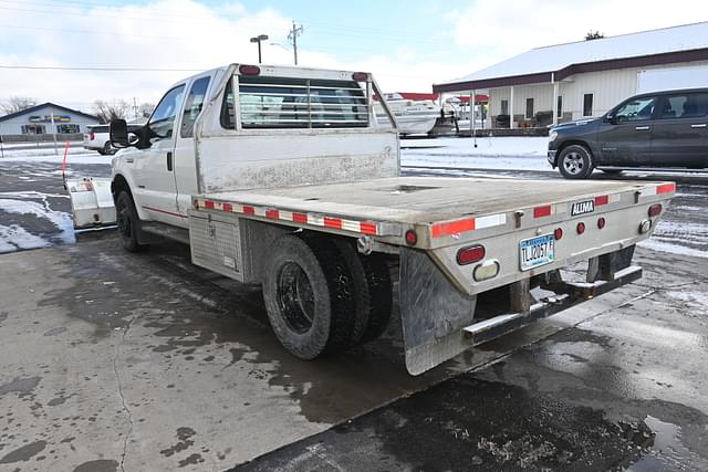 Image of Ford F-350 equipment image 4