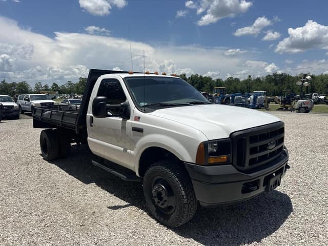 Image of Ford F-350 equipment image 3