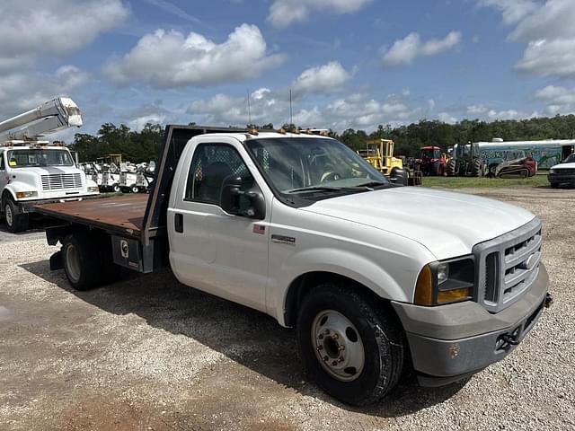 Image of Ford F-350 equipment image 4