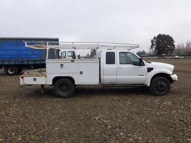 Image of Ford F-450 equipment image 2