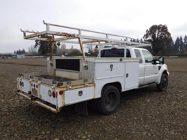 Image of Ford F-450 equipment image 3