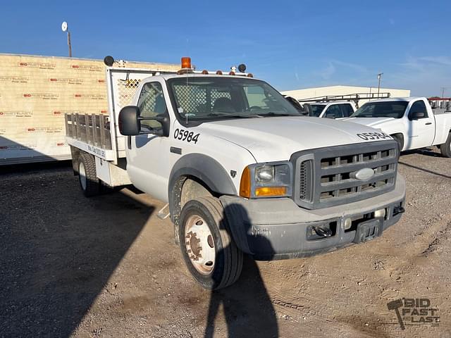 Image of Ford F-450 equipment image 2