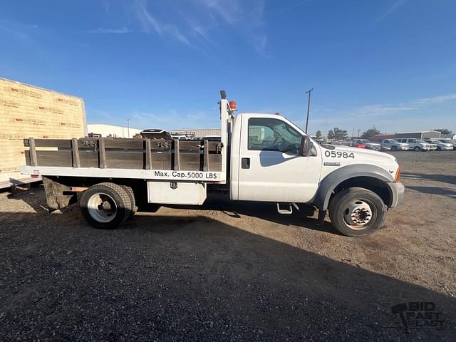 Image of Ford F-450 equipment image 3