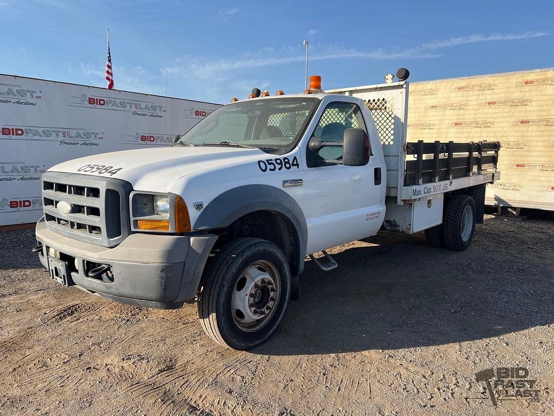 Image of Ford F-450 Primary image