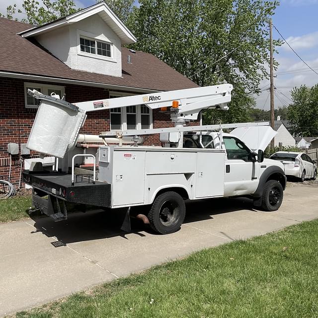 Image of Ford F-450 equipment image 3
