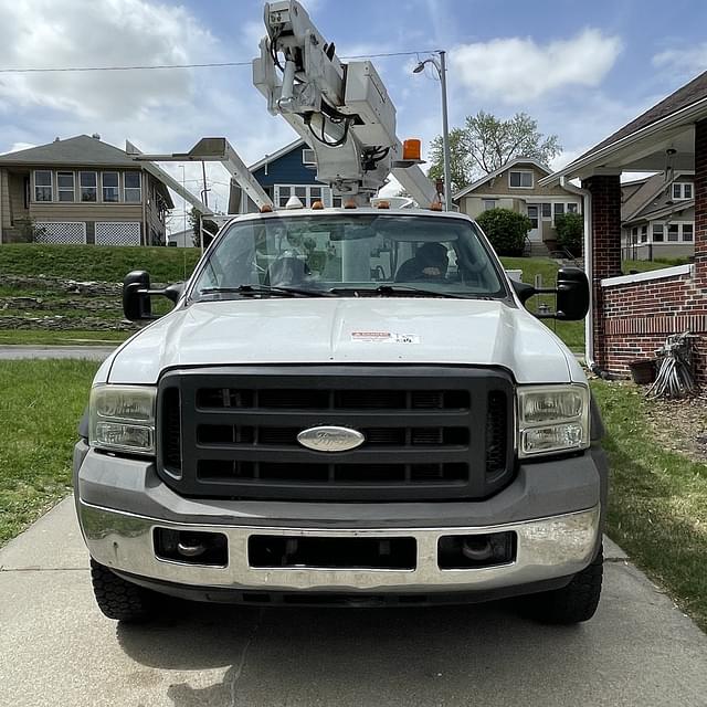 Image of Ford F-450 equipment image 4