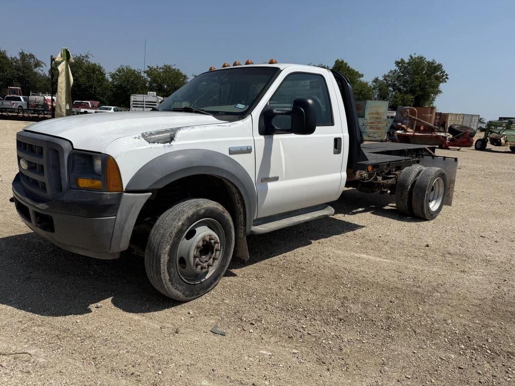 2005 Ford F-450 Equipment Image0