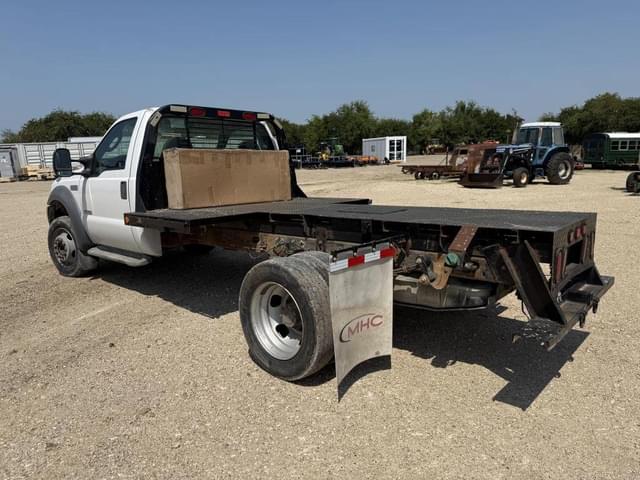 Image of Ford F-450 equipment image 2