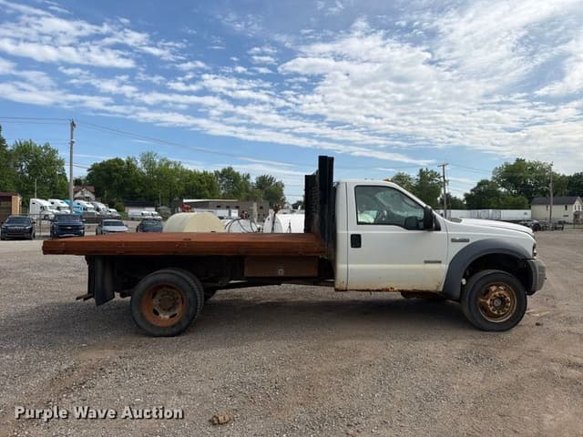 Image of Ford F-450 equipment image 3