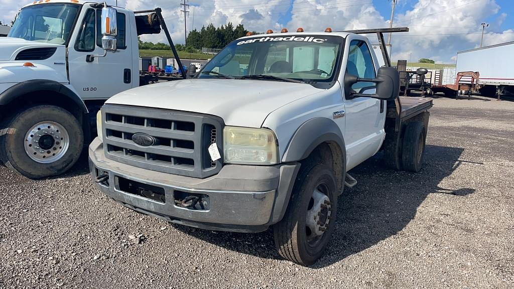 Image of Ford F-450 Primary image