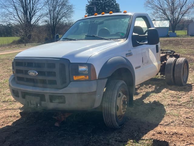 Image of Ford F-450 equipment image 2