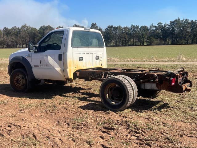 Image of Ford F-450 equipment image 4
