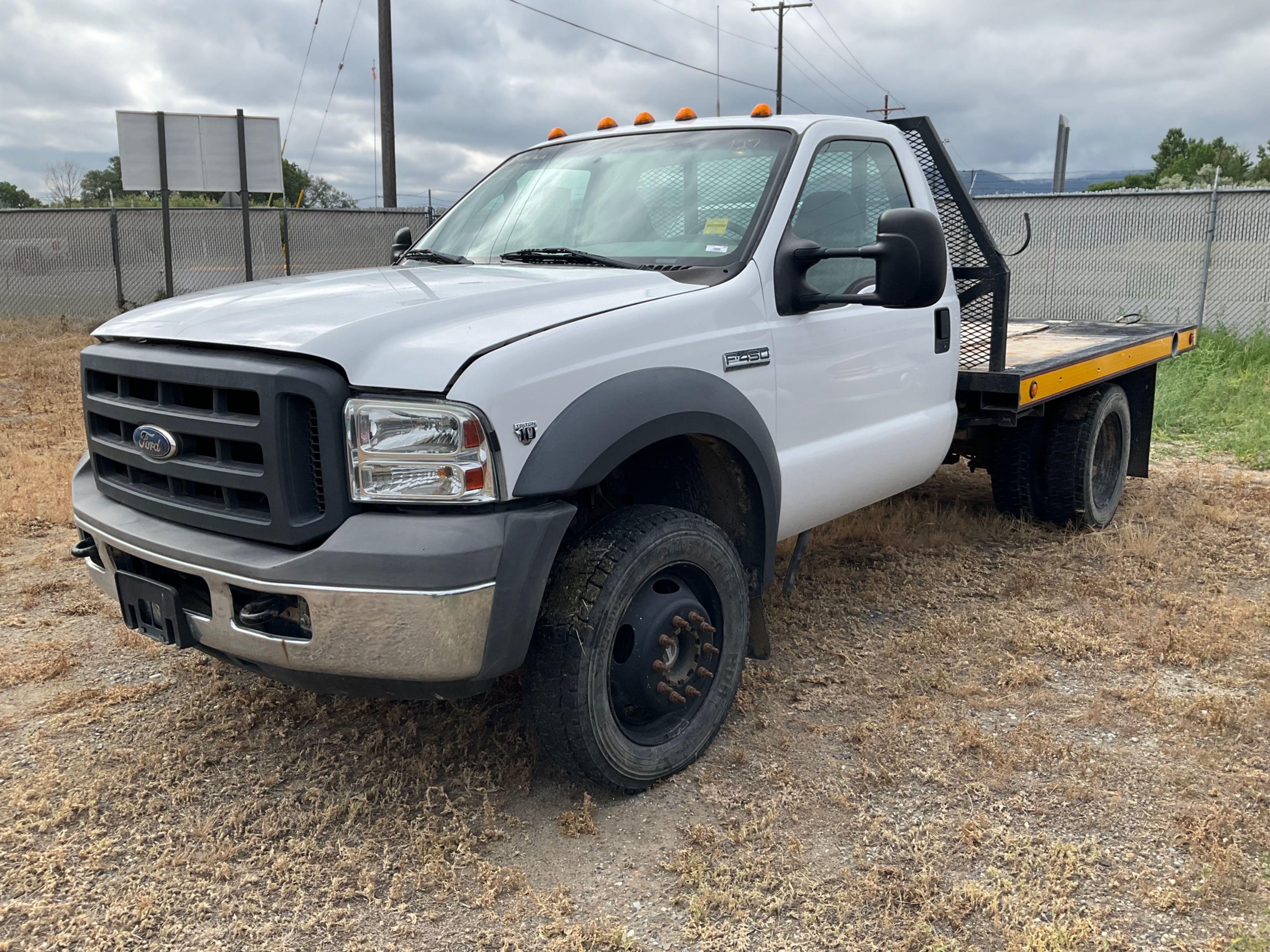 2005 Ford F-450 Equipment Image0