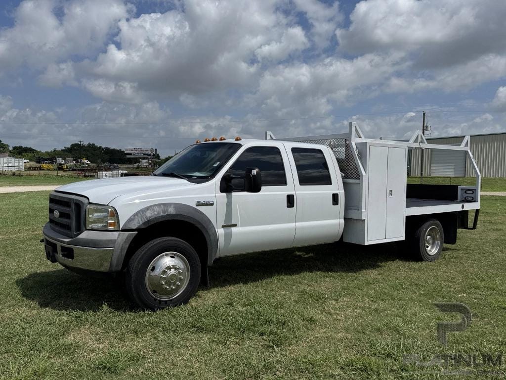 2005 Ford F-450 Equipment Image0