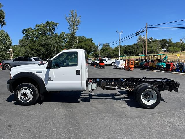 Image of Ford F-450 equipment image 2