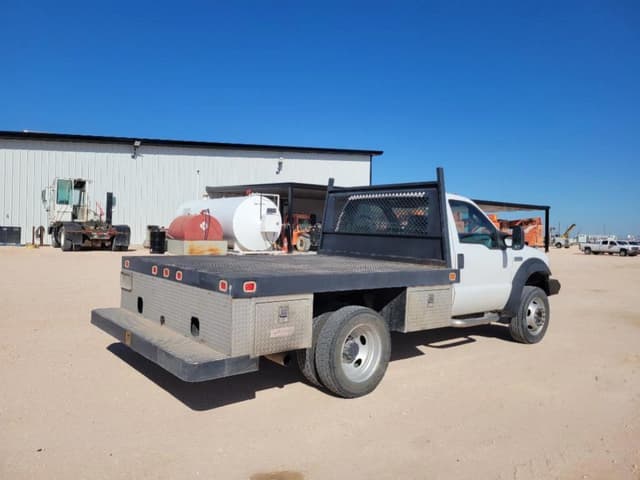 Image of Ford F-450 equipment image 4