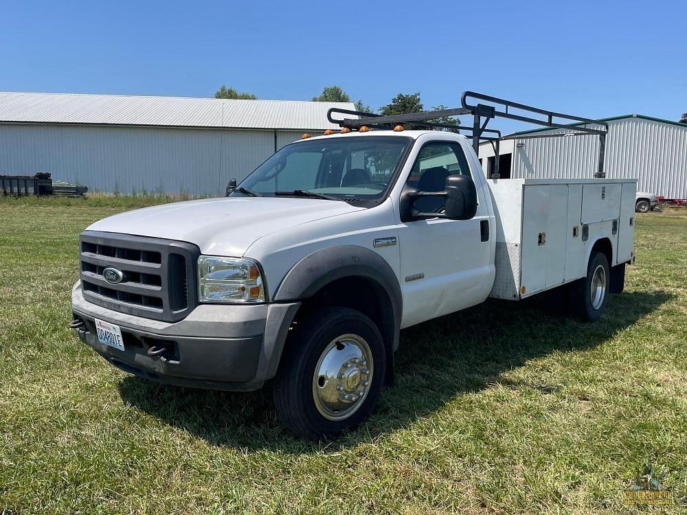 Image of Ford F-450 Primary image