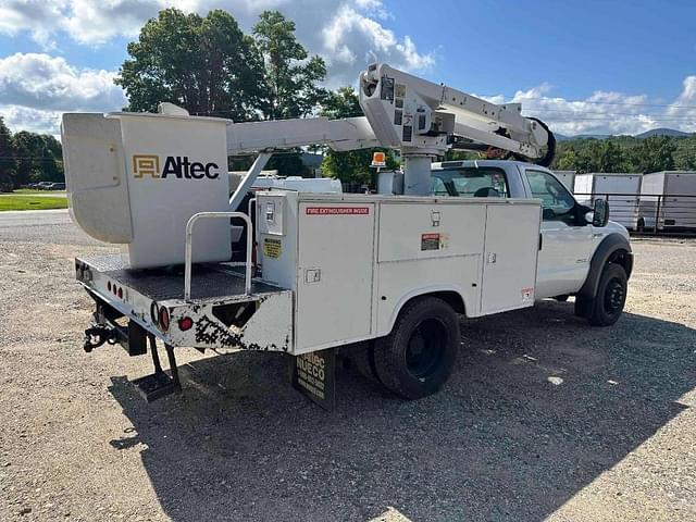 Image of Ford F-550 equipment image 3