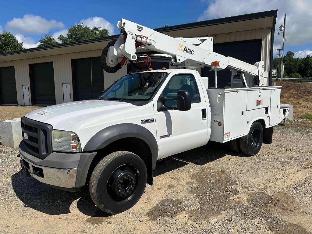 Image of Ford F-550 Primary image