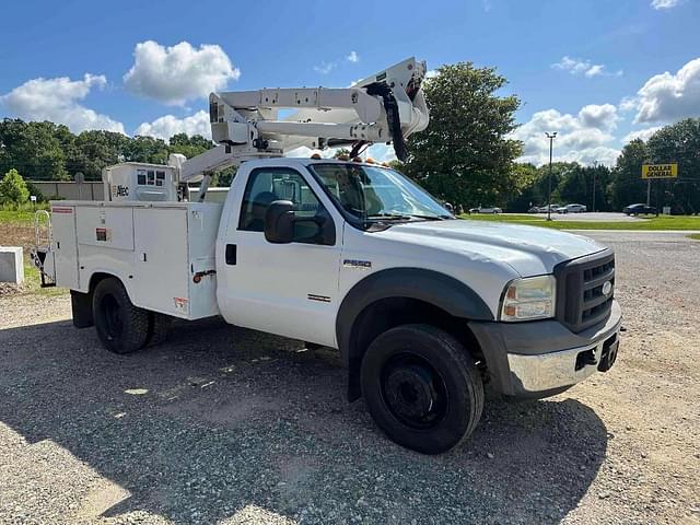Image of Ford F-550 equipment image 2
