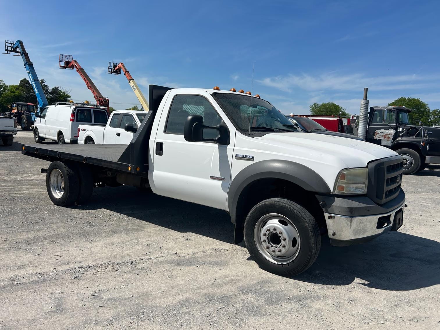 2005 Ford F-550 Equipment Image0