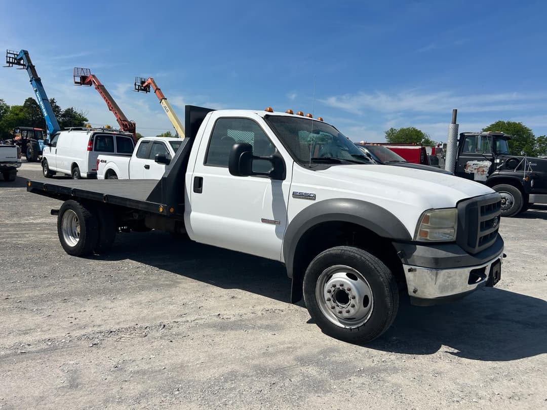 Image of Ford F-550 Primary image