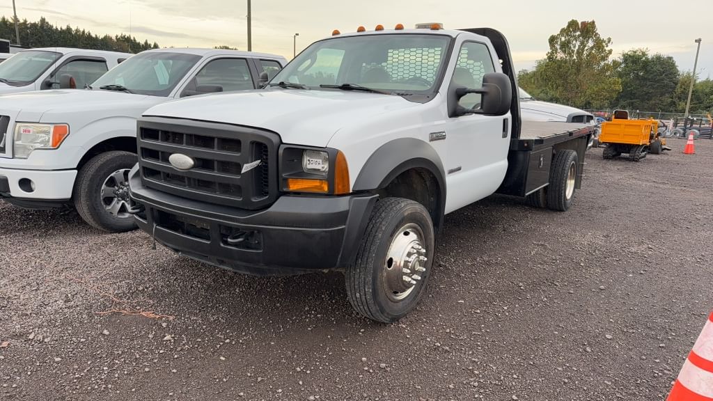 2005 Ford F-550 Equipment Image0