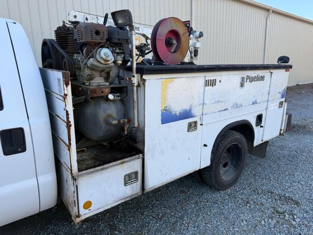 Image of Ford F-550 equipment image 2