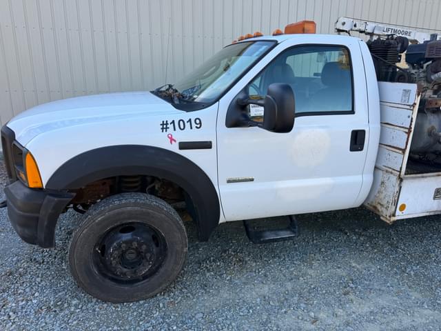 Image of Ford F-550 equipment image 1