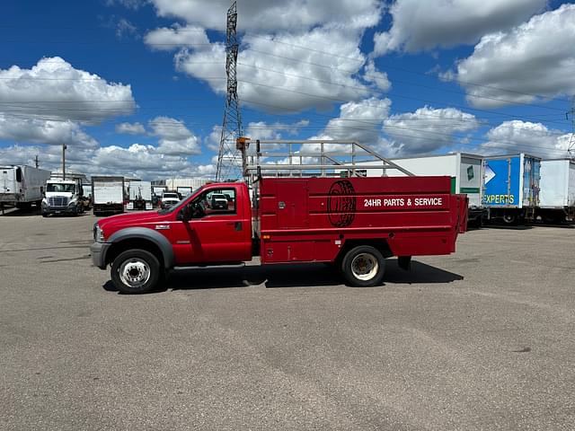 Image of Ford F-550 equipment image 4