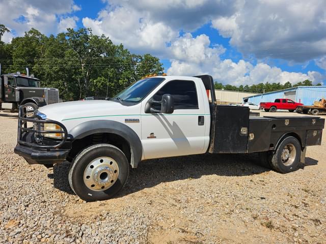 Image of Ford F-550 equipment image 3