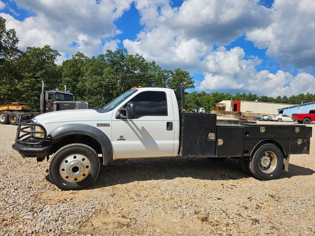 Image of Ford F-550 equipment image 4
