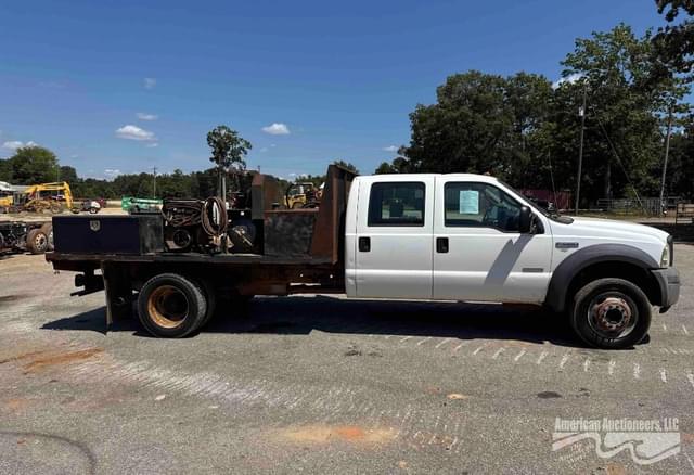 Image of Ford F-550 equipment image 4