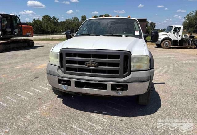 Image of Ford F-550 equipment image 2