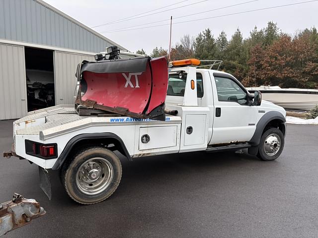 Image of Ford F-550 equipment image 2