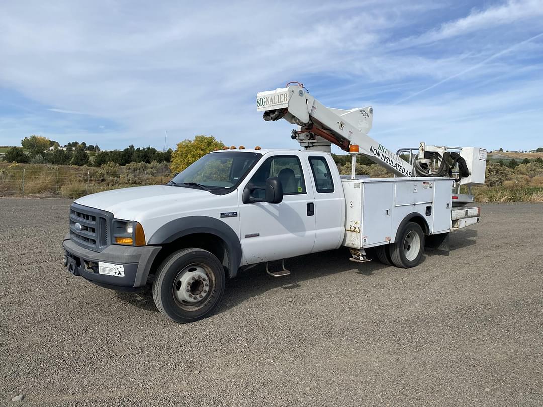 Image of Ford F-550 Primary image