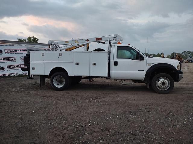 Image of Ford F-550 equipment image 3