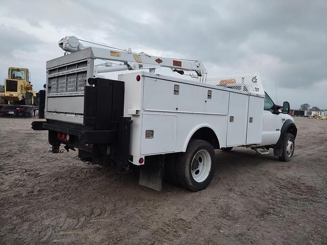 Image of Ford F-550 equipment image 4