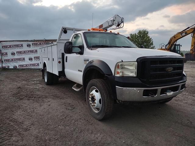 Image of Ford F-550 equipment image 2