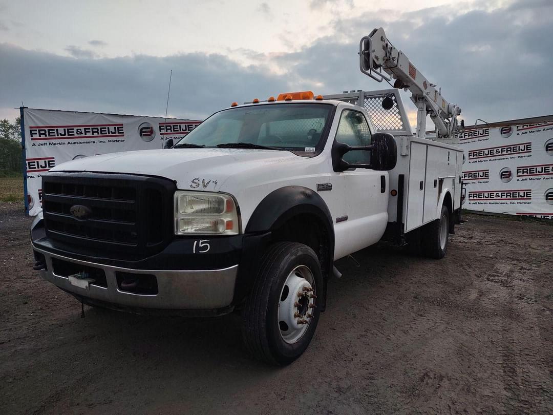 Image of Ford F-550 Primary image
