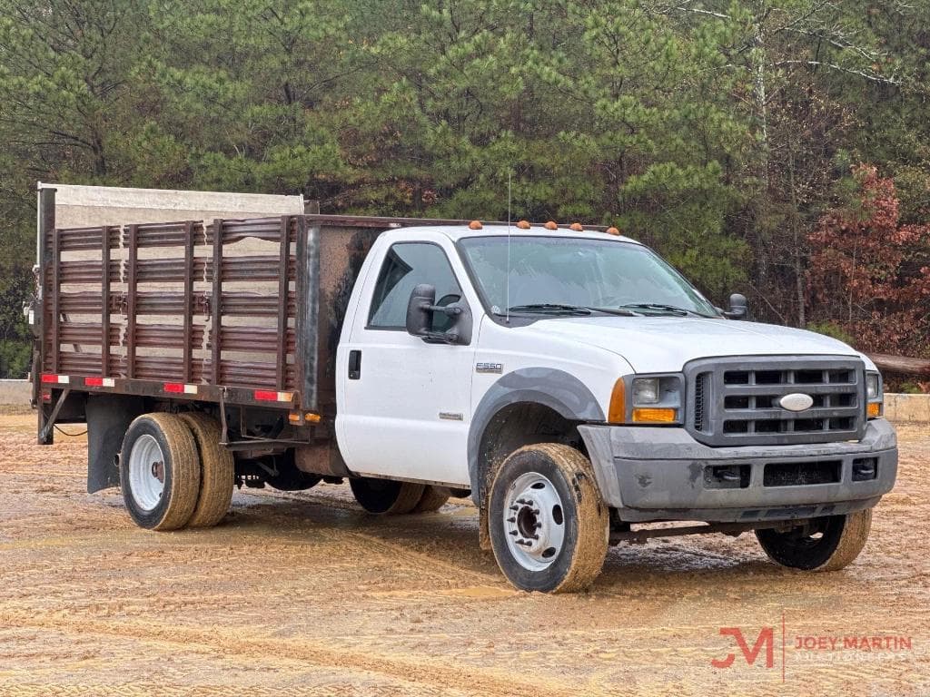 Image of Ford F-550 Primary image