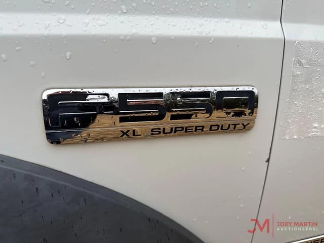 Image of Ford F-550 equipment image 4