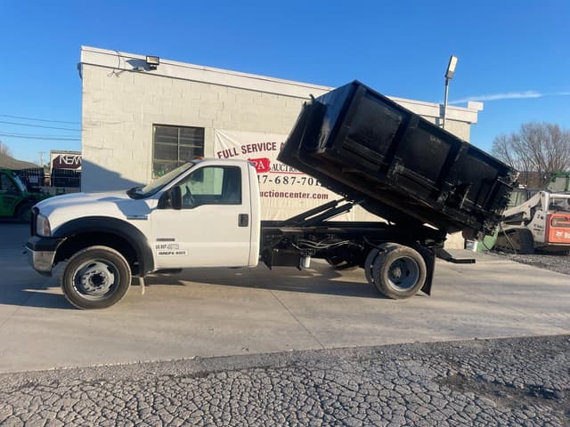 Image of Ford F-550 equipment image 3